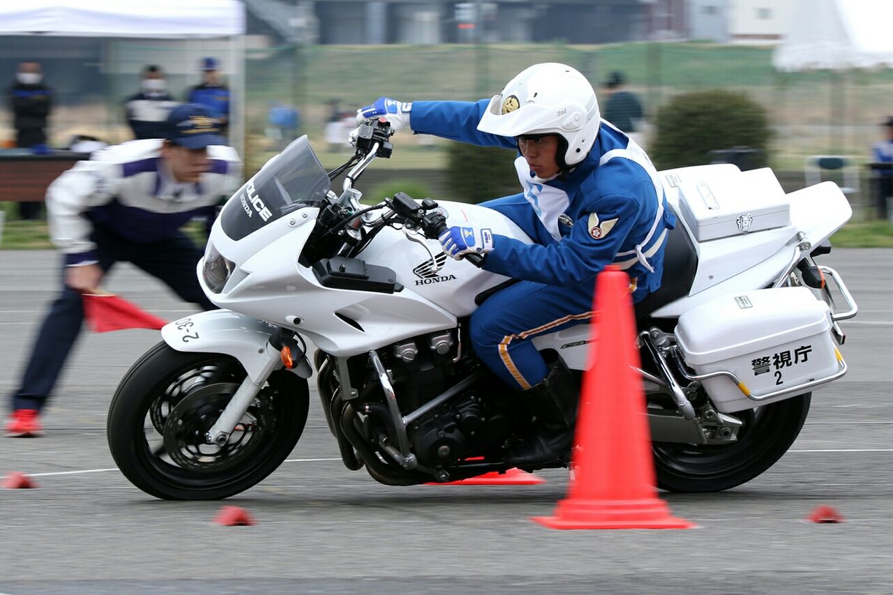 【疑問】白バイって大型バイクである必要あるんか？