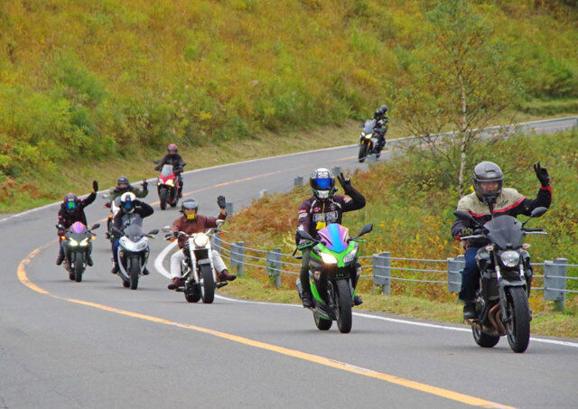 バイク乗ってるけど「ヤエー」ってあれウザいの？