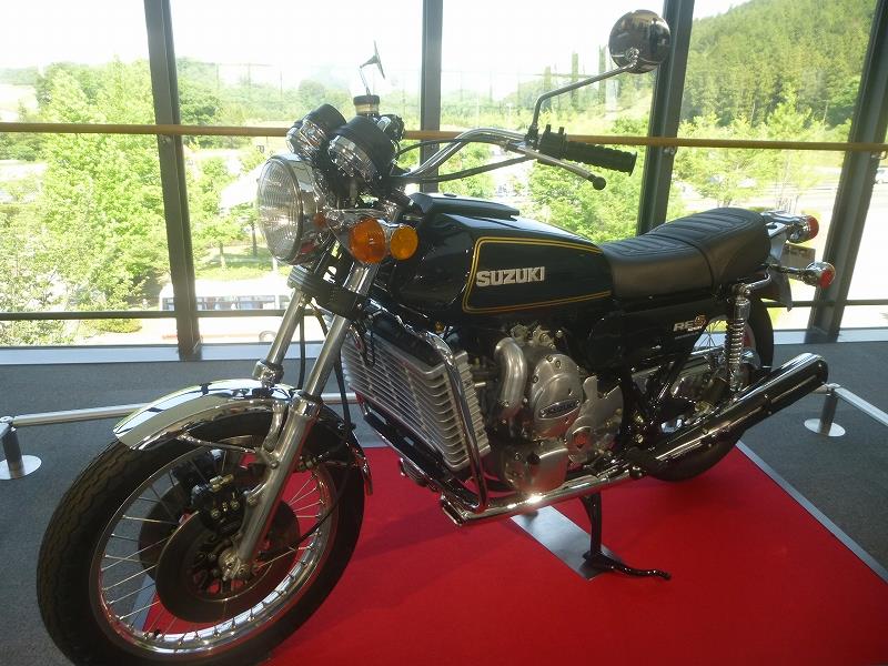 車とかバイクのエンジンの形式って具体的に何が変わるの？