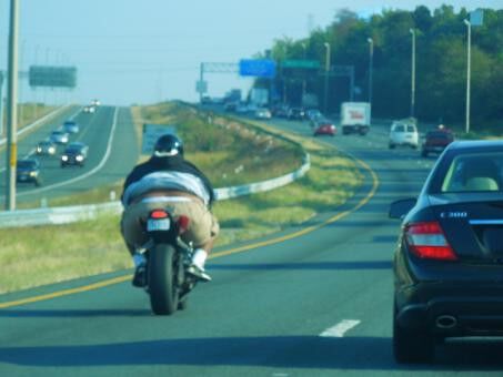 【悲報】なぜバイク乗りはチビとデブしか居ない？