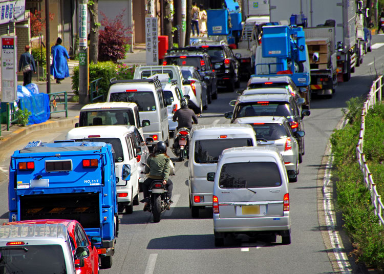 バイク乗ってるとバイクを敵対視してくる車おるよな
