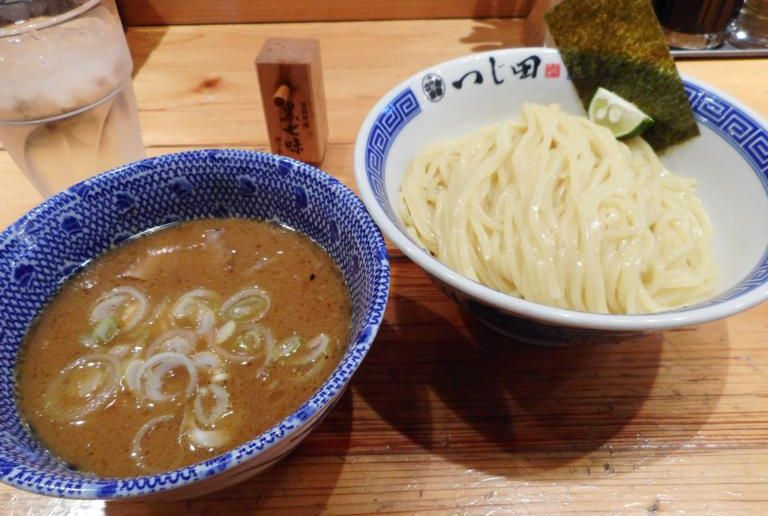 有名ラーメン店「つじ田」が「つけ麺で麺だけ食べる奴はバカ」発言で謝罪