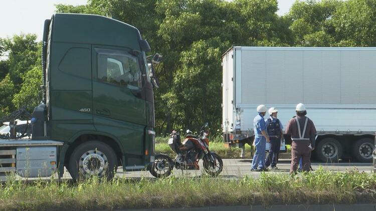 【驚愕】大型トラックが高級バイクに追突してバイクが圧縮されるｗｗｗ