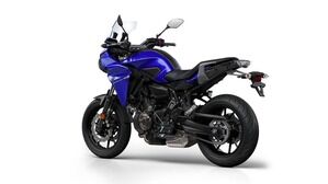 2016-Yamaha-MT07TR-EU-Yamaha-Blue-Studio-005