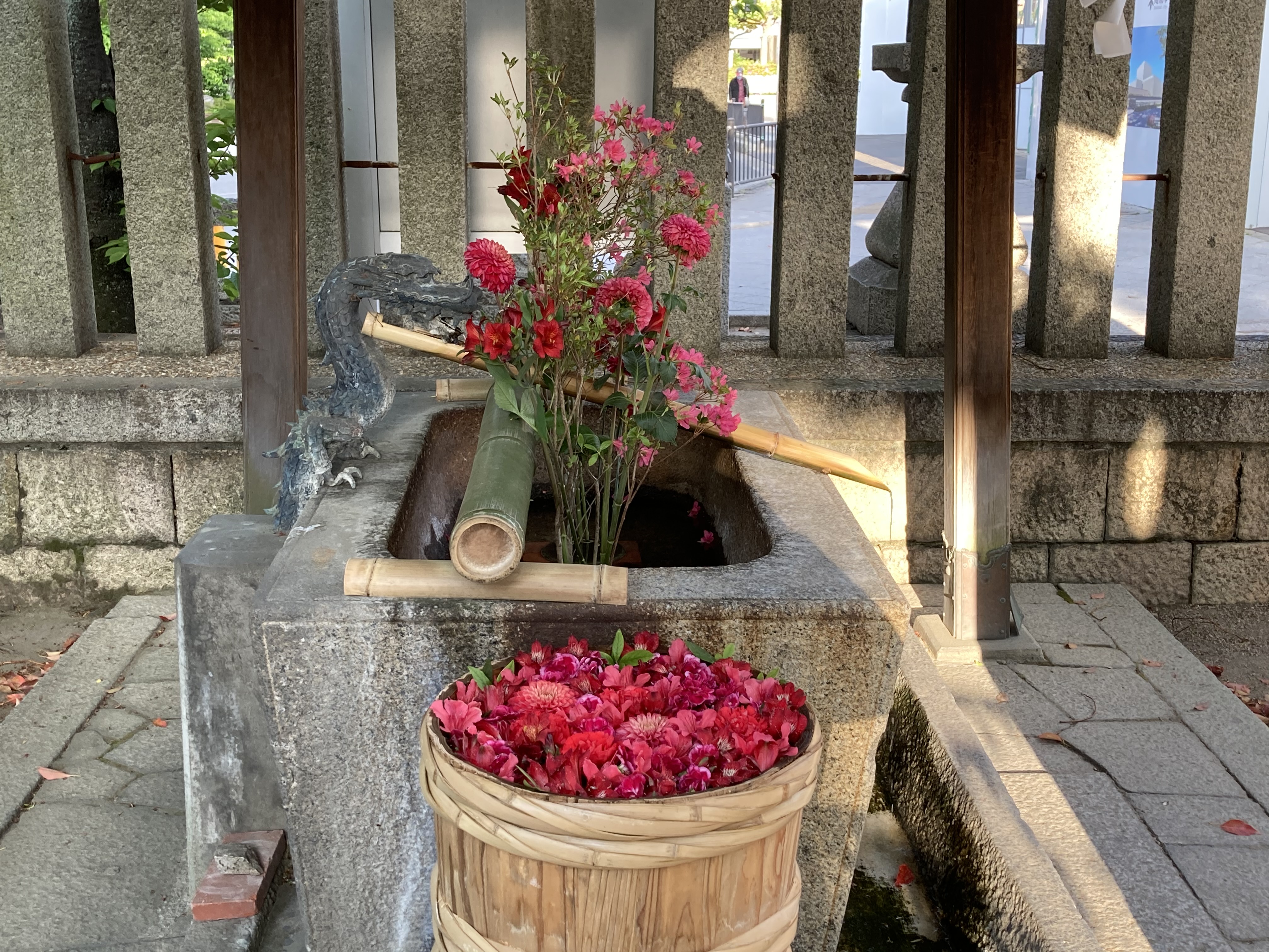 野見神社の花手水 石切の夕陽 リターンライダーの足跡