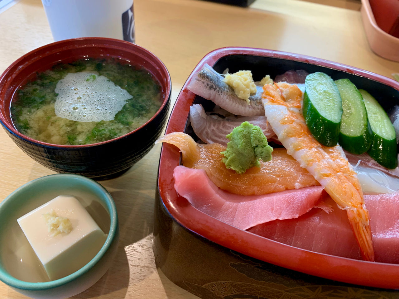 ご近所海鮮第13回 魚敬特急レーン寿司津久井浜店 地魚ちらしセット他 走ってますかぁー ご近所海鮮第13回 魚敬特急レーン寿司津久井浜店 地魚ちらしセット他 走ってますかぁー
