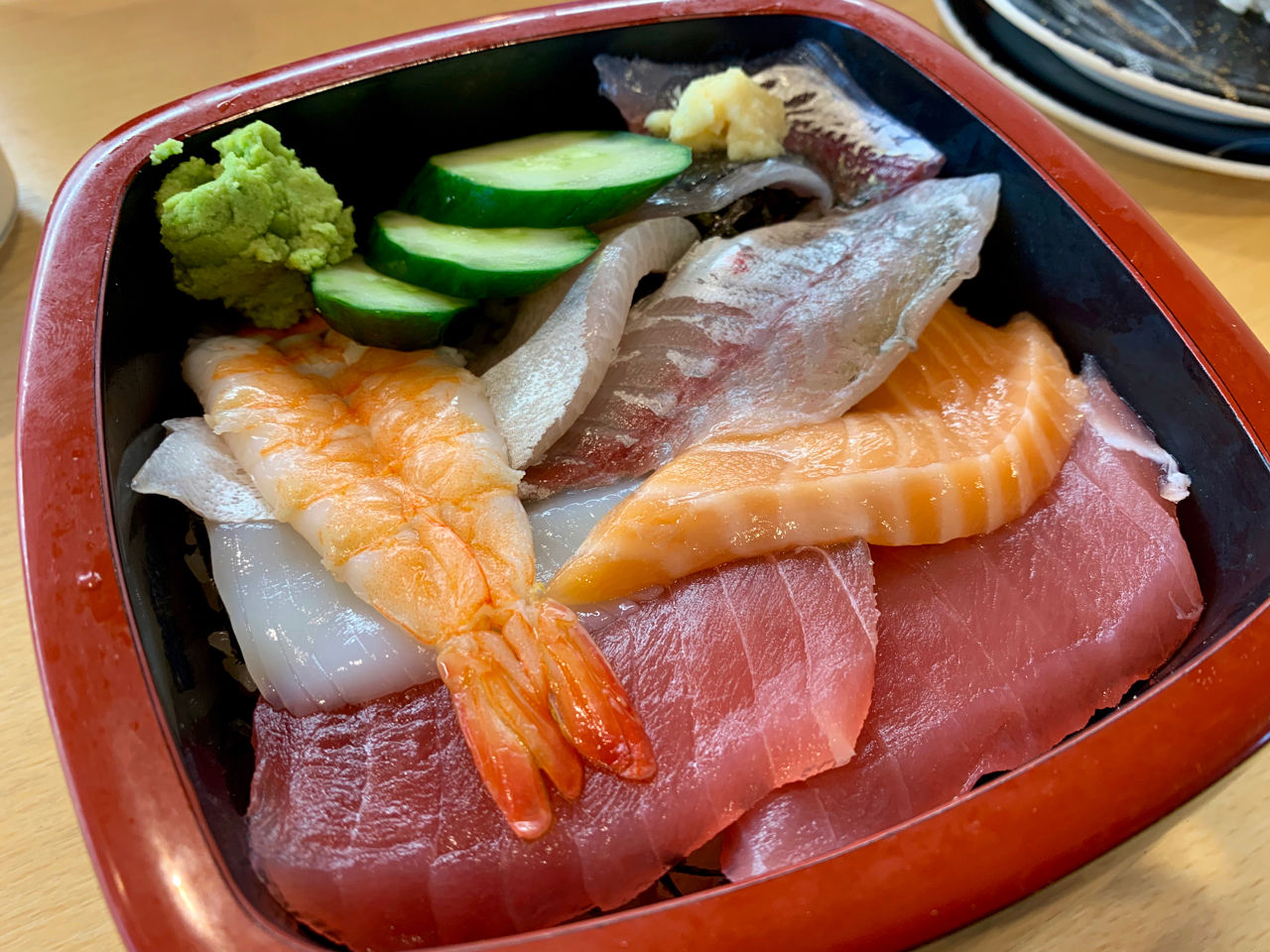 魚敬特急レーン寿司津久井浜店 地魚ちらしセット他 走ってますかぁー 魚敬特急レーン寿司津久井浜店 地魚ちらしセット他 走ってますかぁー