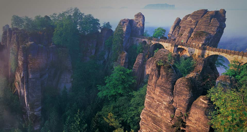 バスタイ橋 ドイツ ザクセン スイス国立公園 検索エンジン Bing トップ背景画像の観察日記