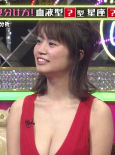 菜乃花(29)のTVで見る胸チラ谷間が新鮮でエロいｗｗ【エロ画像】