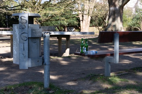 BOD_Collecting bottle deposits_2