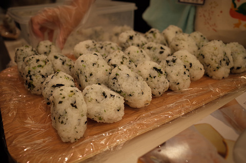 写真㈯夕飯のおにぎり