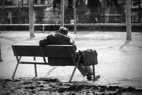 man-on-a-bench-2069539_1280