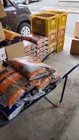 20250417_143742鉢植えハーブの土入替え準備1” hspace=