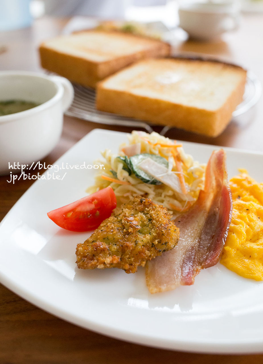シンプルなトーストで朝ごはん Bio Table シンプルなトーストで朝ごはん Bio Table