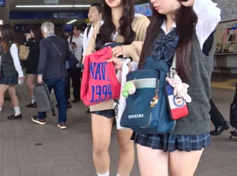 【画像】JKの女子高で働く男性職員ってどうやって理性を保ってるの？🥺