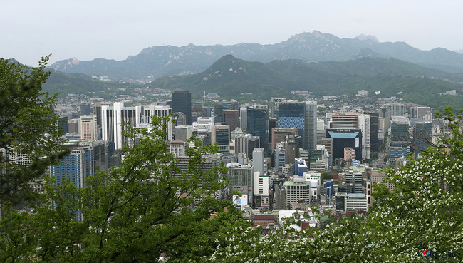 Korea_RainyDay_Seoul_01_(13884836577)