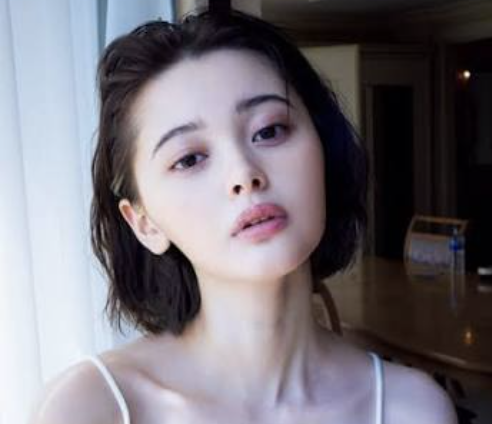 【朗報】玉城ティナ、街を40分歩くだけで9社からスカウトされてしまう