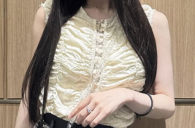 【画像】眞鍋かをりさん、セッ■スすぎるワキを丸出しに