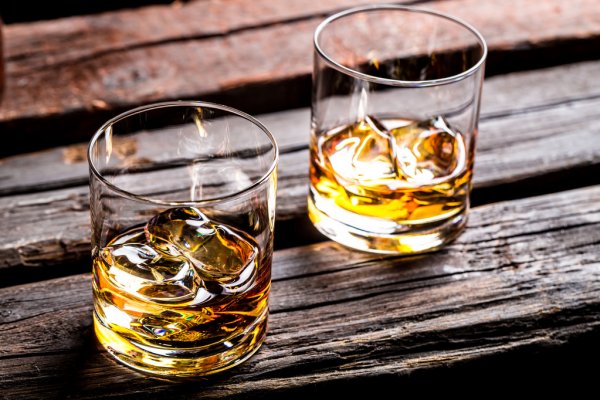 depositphotos_65126461-stock-photo-two-glasses-with-ice-and