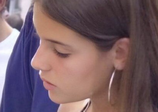 【画像】海外女子のノーブラなのにツンと張った乳房wwwwwwwwwのサムネイル