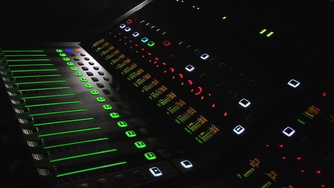 502516409-音楽スタジオ-調整器-ミキサー-点滅