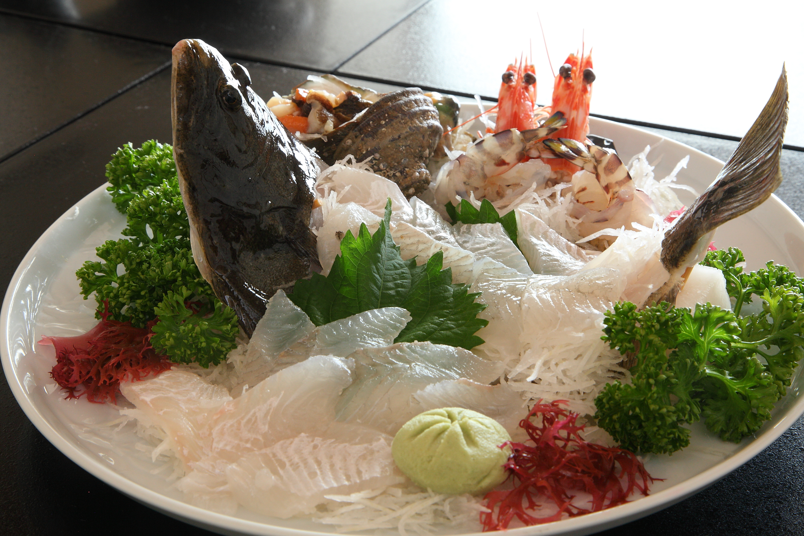 外人「活け作り!?魚まだ生きてる!!野蛮すぎるジャアアッッップ!!」 BIPブログ