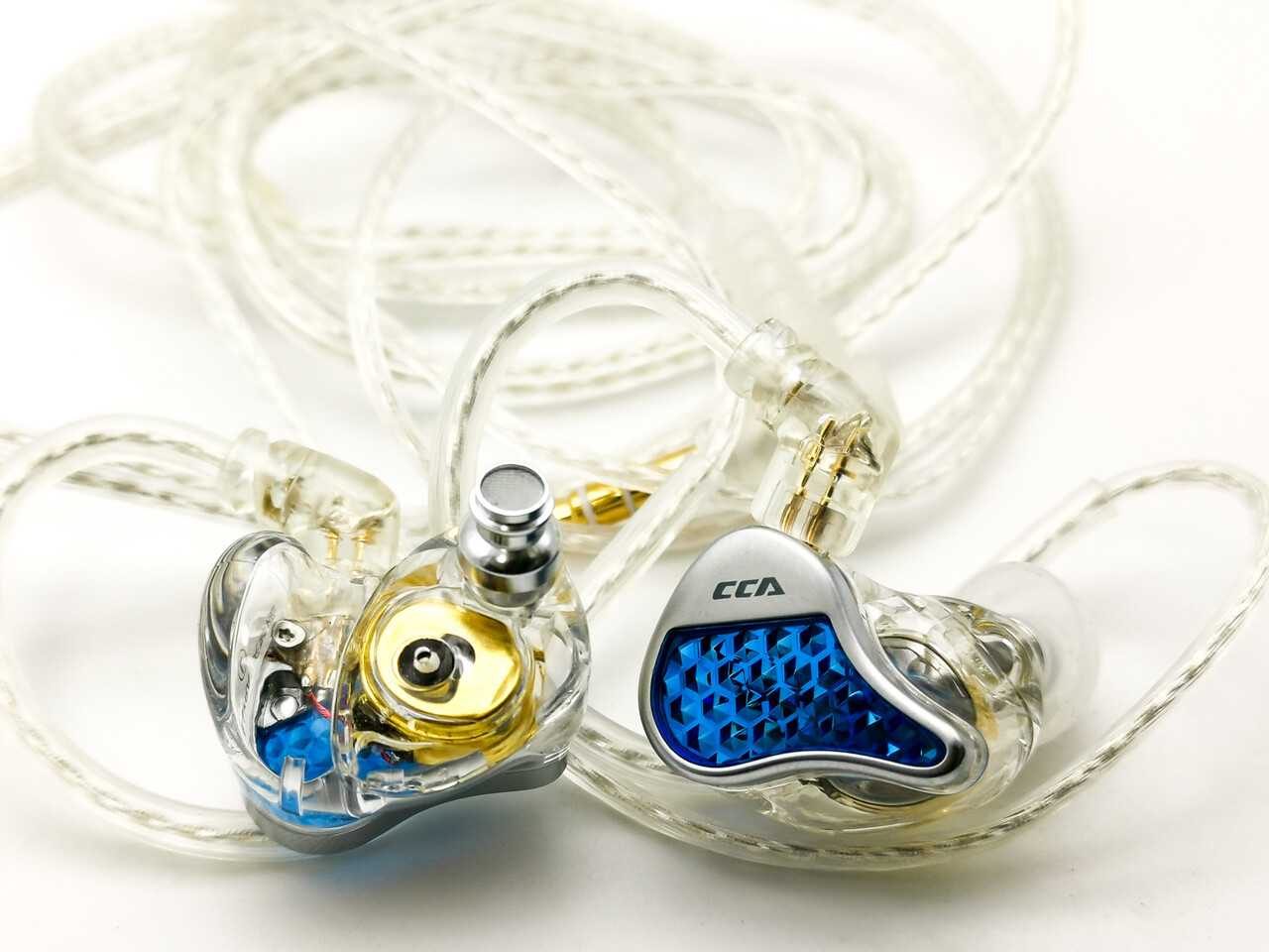 CCA LYRA」 印象的なデザインと新しいXUNドライバーによる質の良い低域