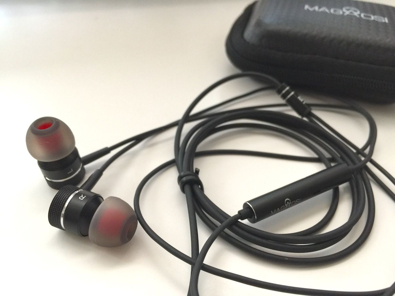 MAGAOSI 有線イヤホン 付属品あり Amazon.co.jp: 有線イヤホンマイク付き、有線イヤホン、HiFi