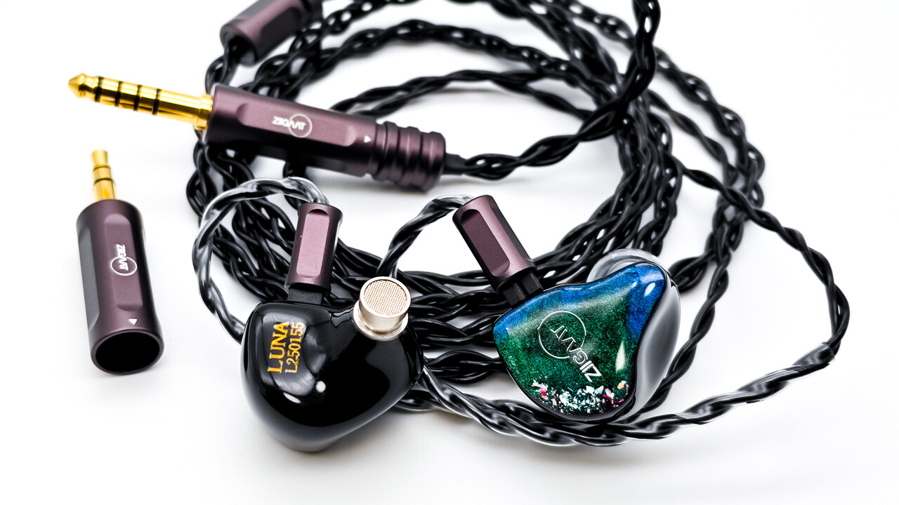 ZiiGaat Luna」 Knowles & Sonion製による 6BA構成。美しい