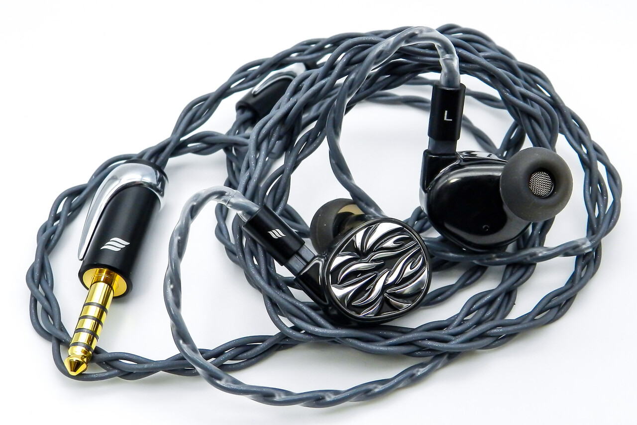 LETSHUOER Ember」 チタンシェルとEFFECT製ケーブルを備え音楽的