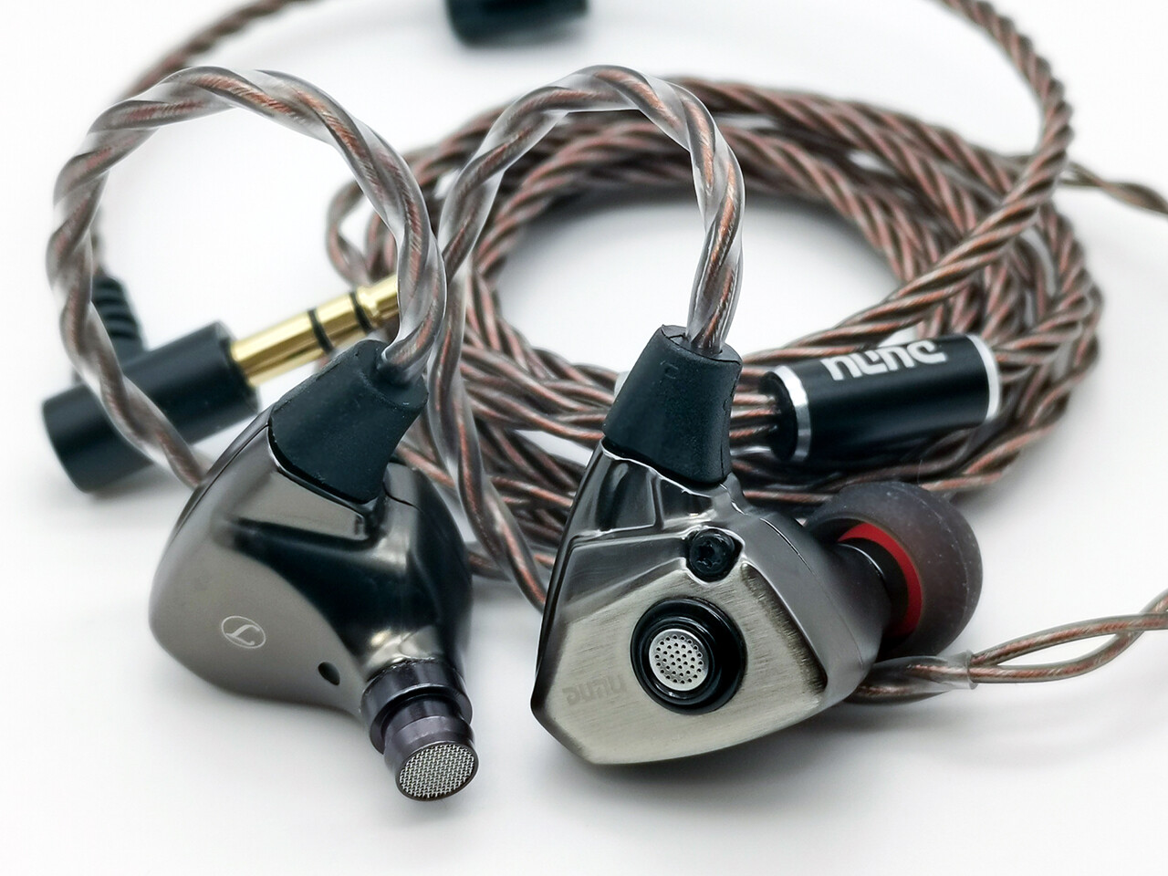 DUNU TITAN S」 個性的なデザインにバランスの良いモニター系 DUNU TITAN S」 個性的なデザインにバランスの良いモニター系