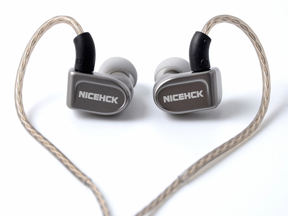 NICEHCK N3」 ハマる人はハマる超個性的サウンド。デュアルカーボン