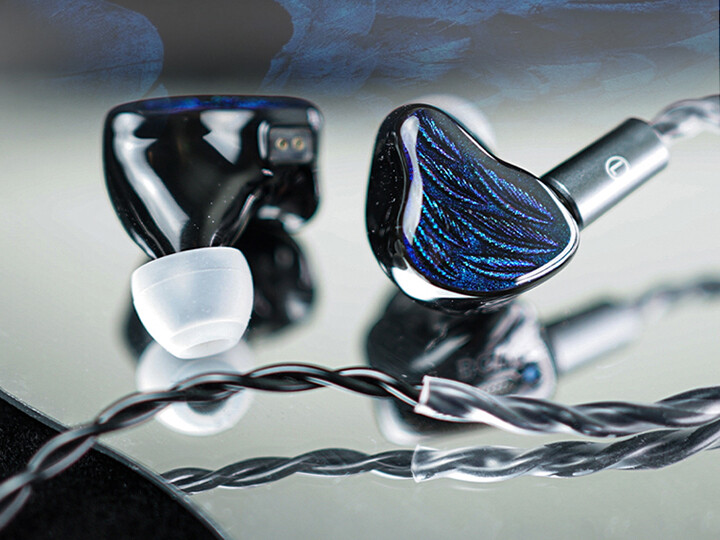 BGVP Feather」 Knowles製BAを含む4BA+1DD構成、ケーブルや付属