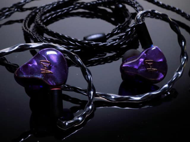 QOA (Queen of Audio) PINK LADY」 美しいデザインとボーカル特化