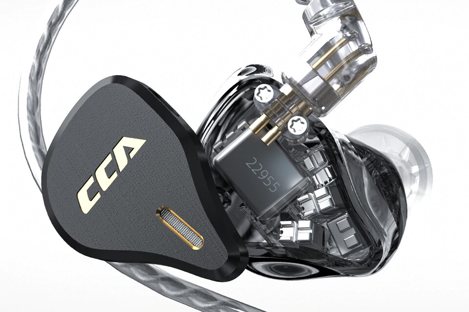 CCA CS16」 8BA構成でアンダー100ドル。音質面で改良されるも CCA CS16」 8BA構成でアンダー100ドル。音質面で改良されるも