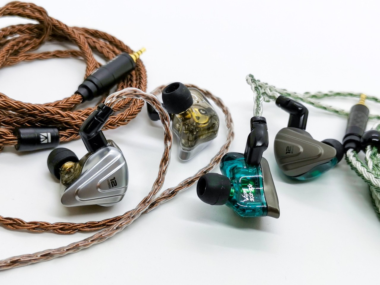 KZ ZSX」 5BA+1DD構成で新しいシェルデザインを採用。KZらしさと