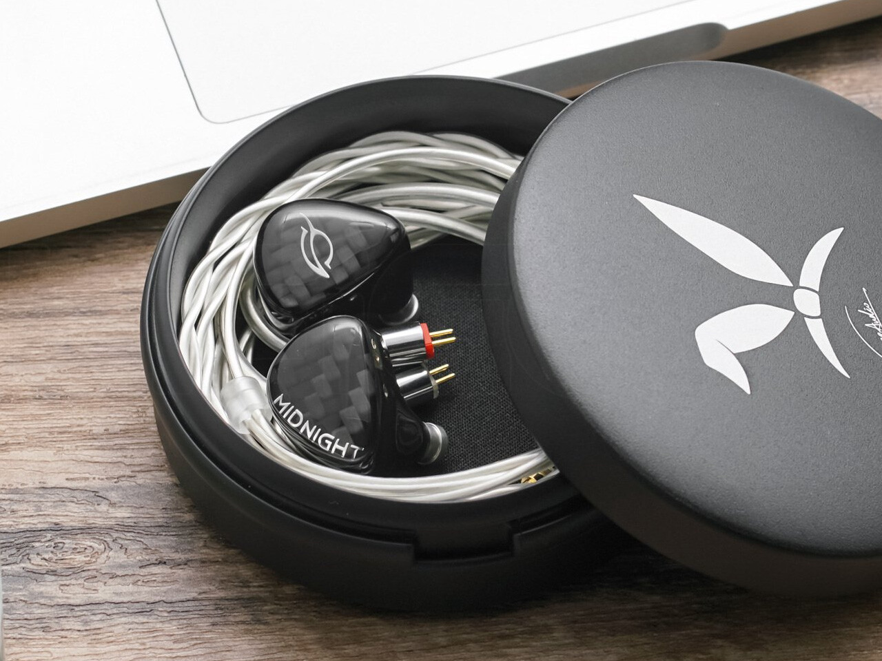 SeeAudio X Crinacle Yume Midnight」 より明瞭に、重厚に SeeAudio X Crinacle Yume Midnight」 より明瞭に、重厚に