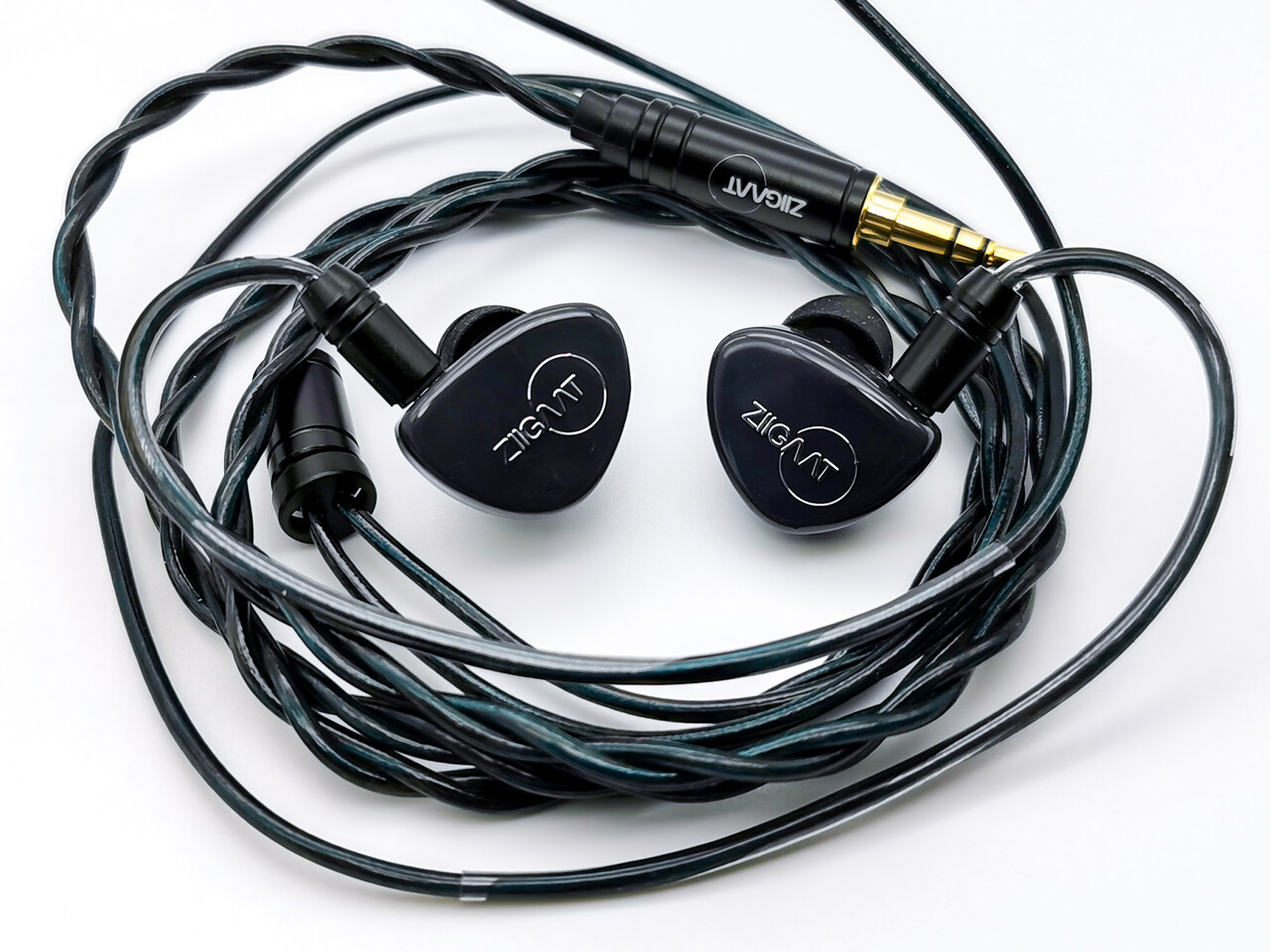 ZIGAAT CINNO ziigaat イヤホン　極美品 ZiiGaat『Cinno』レビュー。じっくり聴かせる上質なサウンド