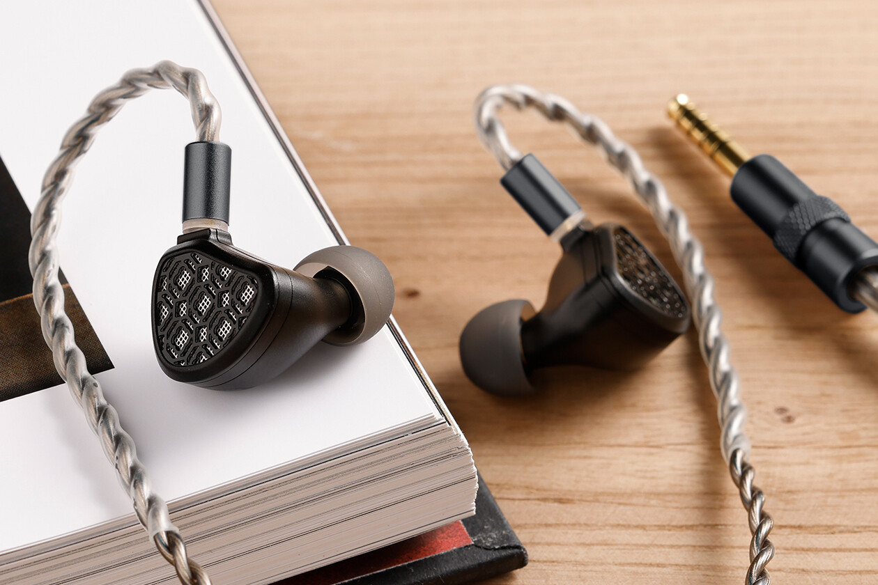 ほぼ未使用 極美品 KEFINE Arnar 価x.com 最安値 31554円 KEFINE ARNAR」 14.5mm平面駆動＋Knowles製BA。ドライバー構成を活かし