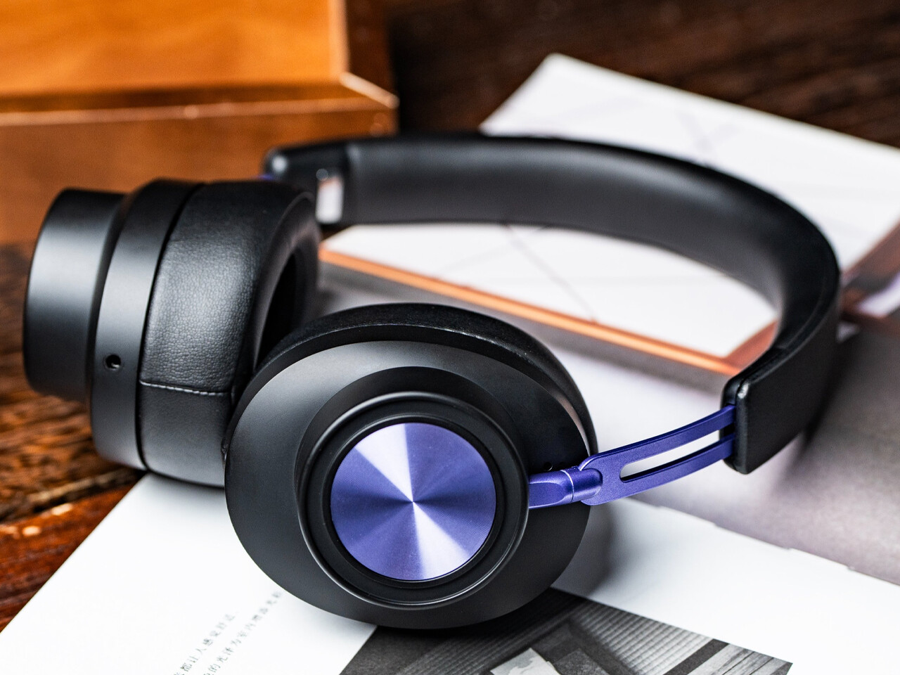 Kiwi Ears x Z Reviews: Serene」 平面駆動ドライバーを搭載しつつ密閉