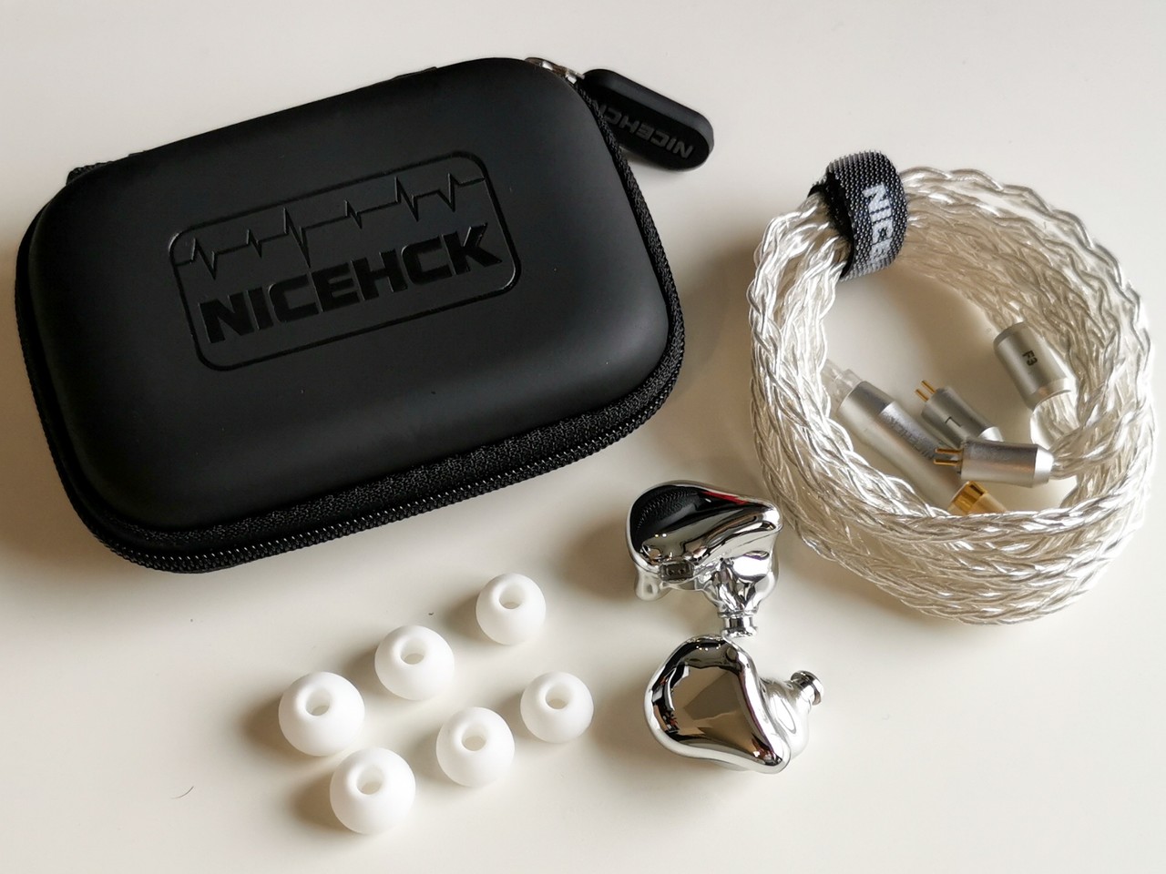 NICEHCK F3」 斬新な平面磁気ドライバー+BA+DD ハイブリッド。クリアに