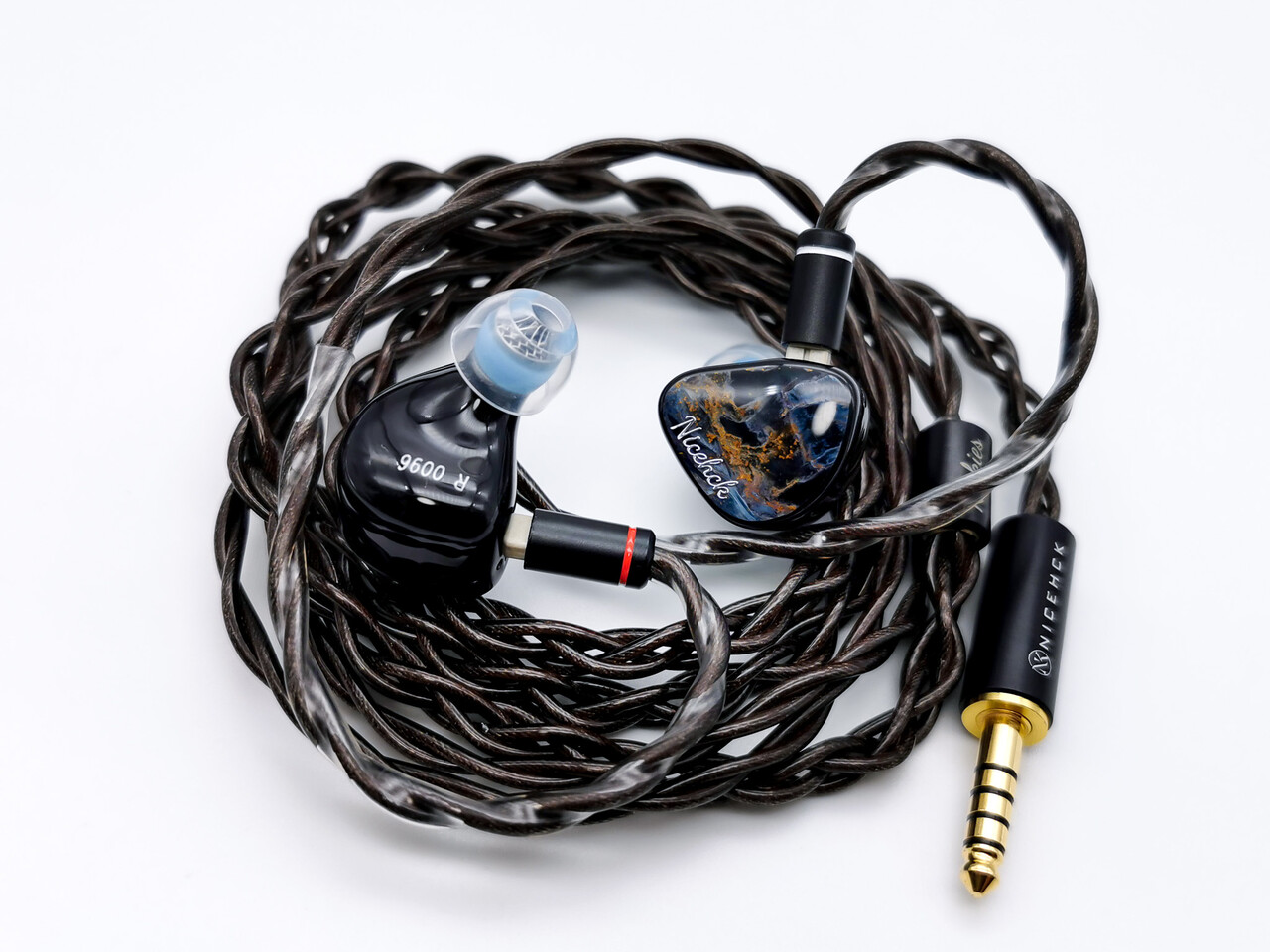 NICEHCK Rockies」 Sonion&Knowles製による2EST+2BA+1DD構成