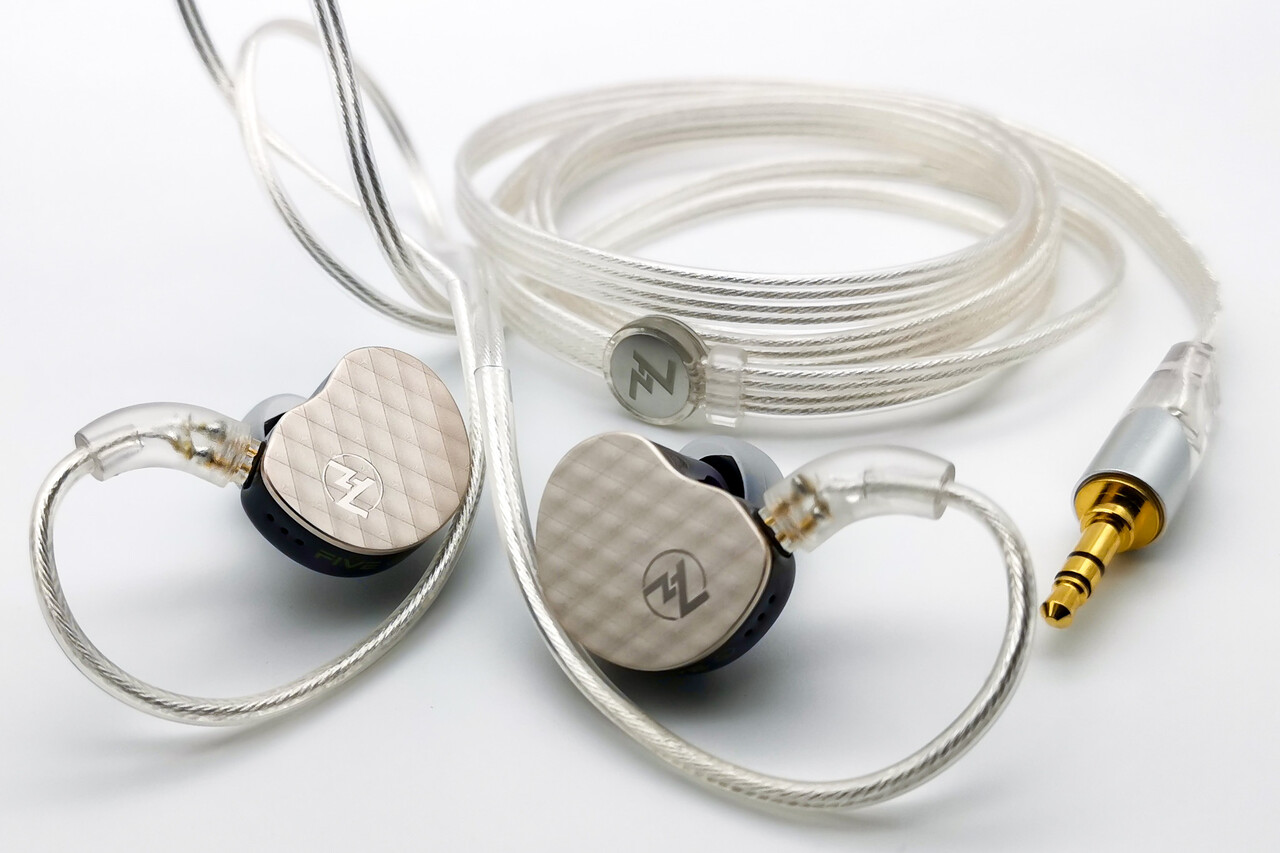 7Hz FIVE」 超個性的な驚きの5DD仕様。強低域&強高域の楽し 7Hz FIVE」 超個性的な驚きの5DD仕様。強低域&強高域の楽し
