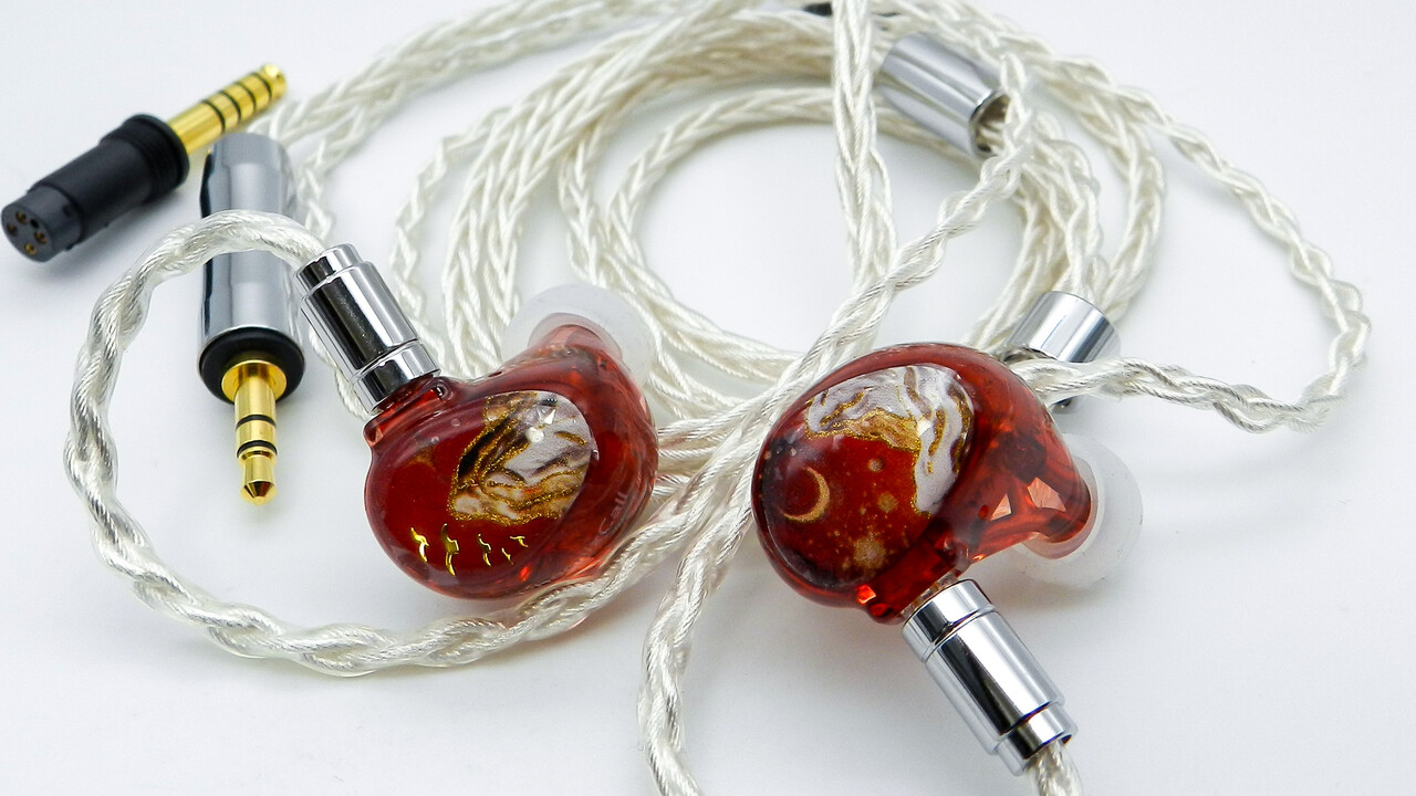 Celest Phoenixcall 2.0」 カラフルなデザインを踏襲し2DD+2BA+2FPD