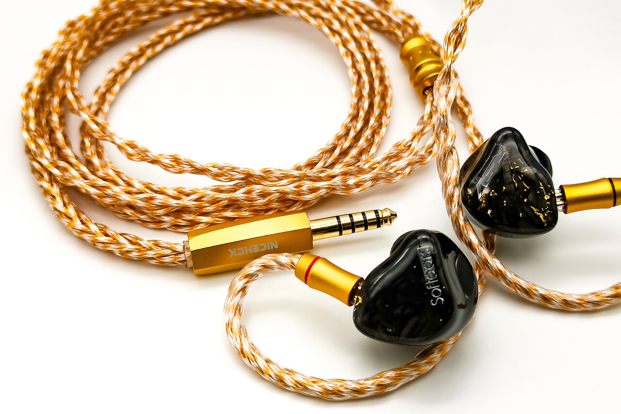 イヤホン UniqueMelody Macbeth+ nicehck goldcrown NICEHCK GoldCrown」8N OCC＋ 五元素合金銀メッキ線 8芯ケーブル