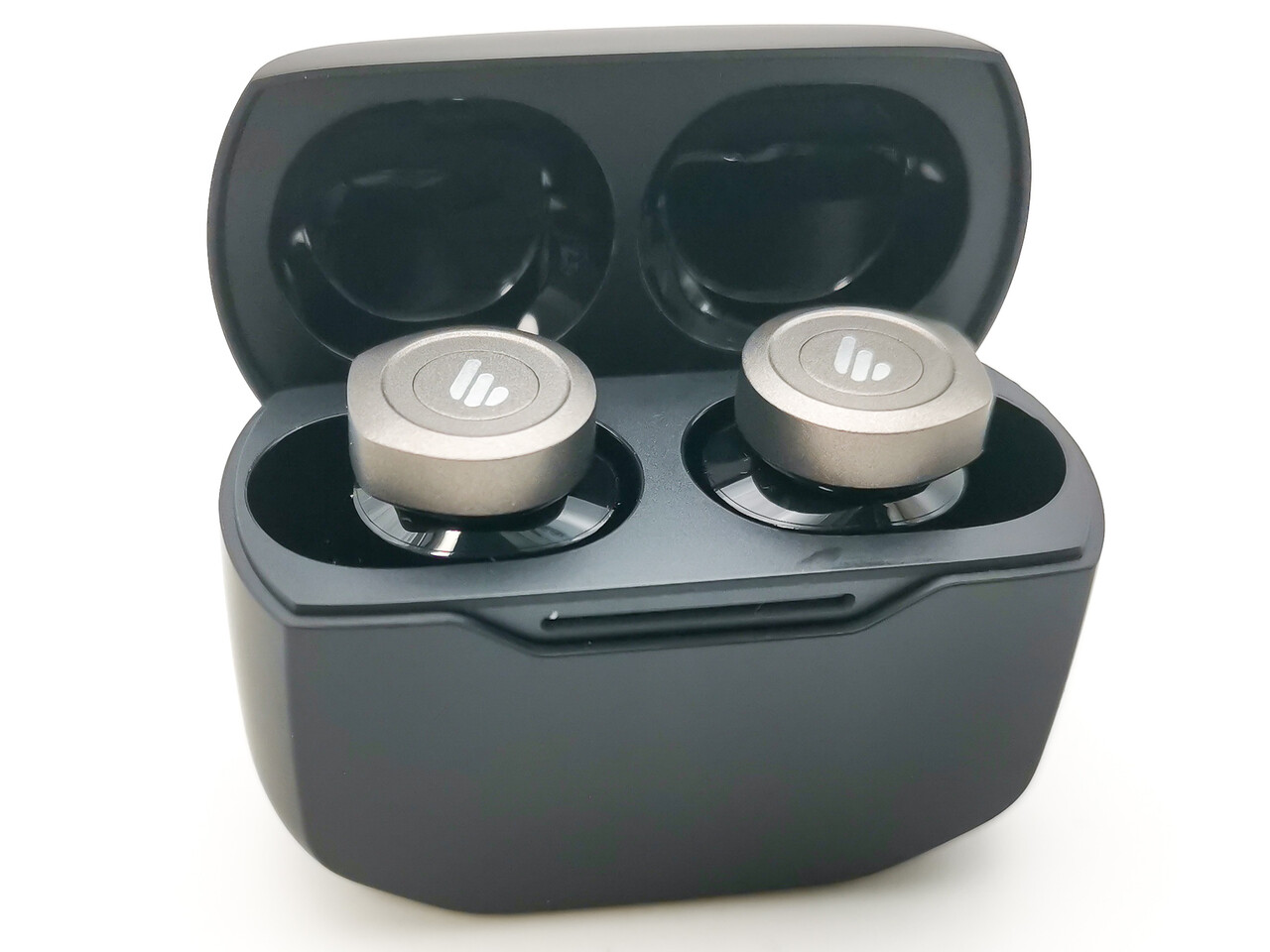 EDIFIER W240TN」 実際の接続性と音質を追求し、強力ANCと長時間稼働の