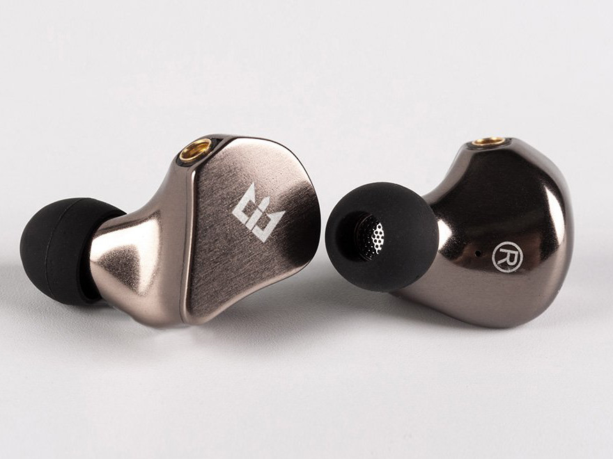 TRI I-3 中華イヤホン　高音質　本体とケーブルのみ　中古 TRI-i4」 ボーカル映えするサウンドが気持ちよい、コンパクトな