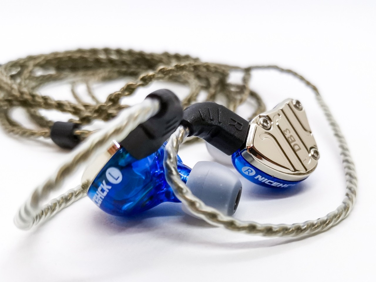 NICEHCK DB3」 1BA+2DDの個性的ハイブリッド構成。2千円程度とは