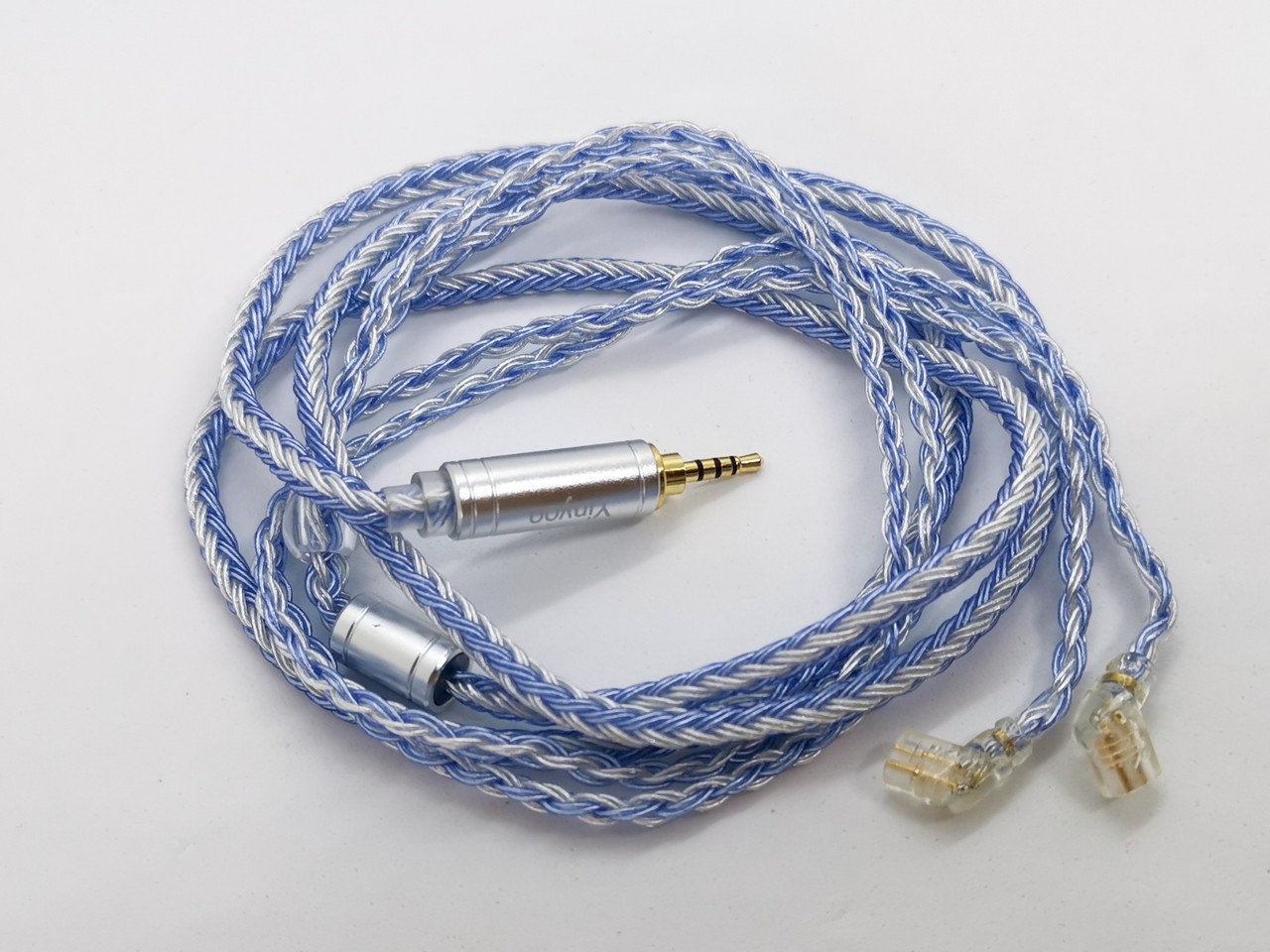 中華イヤホン・ケーブル、アクセサリ類等まとめ売り HiF4888」 線材を一新した16芯ミックス線ケーブル。従来の中華16