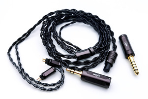 ZiiGaat Luna」 Knowles & Sonion製による 6BA構成。美しい